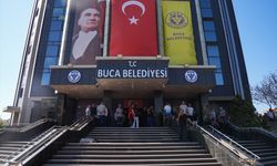 İzmir'de Buca ve Karşıyaka belediyelerinin çalışanları iş bırakma eylemlerini sürdürdü