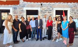 İzmir'de 'Dünya Barış Günü' sergisinden Gazze'ye destek
