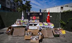 İzmir'de gümrük kaçağı 70 bin 305 puro, 21 bin 650 paket sigara ele geçirildi