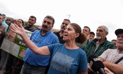 İzmir'de mahalle sakinleri çöp depolama alanının yolunu kapattı