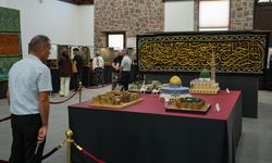 İzmir'de 'Mukaddes Emanetler' sergisi açıldı