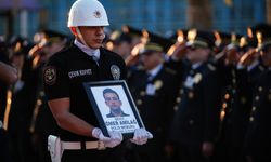 İzmir'deki polis merkezi saldırısında yaralanan polis hastanede şehit oldu