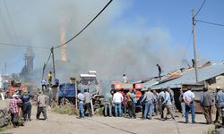 Kars'ta çıkan yangında 2 ev ile 2 samanlık kullanılamaz hale geldi