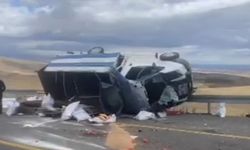 Kars'ta devrilen kamyonetteki 5 kişi yaralandı