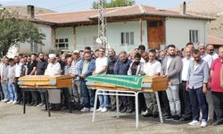 Konya'da trafik kazasında hayatını kaybeden ikiz kardeşler defnedildi