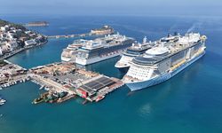 Kuşadası'na 4 kruvaziyerle 13 bin 750 turist geldi