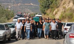 Mersin'de hastaneye götürülürken trafik kazasında ölen kişinin cenazesi defnedildi