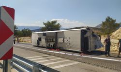 Mersin'de tır yolcu otobüsüne arkadan çarptı