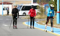 Milli sporcular asfaltta tekerlekli kayak antrenmanlarıyla kışa hazırlandı