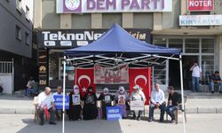 Muş'ta evlatlarına kavuşmak isteyen aileler, DEM Parti önündeki eylemlerini sürdürdü