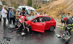 Nevşehir'de çarpışan otomobil ile tur minibüsündeki 6 kişi yaralandı