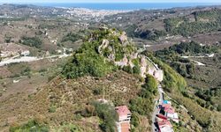 Ordu'daki 2 bin 500 yıllık Ünye Kalesi bölge turizmine katkı sunuyor