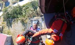 Rizeli 80 yaşındaki Selime nine, mahsur kaldığı yayladan askeri helikopterle kurtarıldı