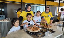 Samsun'da lösemili çocuklar anneleriyle pizza yaptı