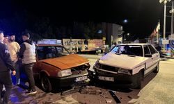 Sinop'ta 2 otomobilin çarpıştığı kazada 2 kişi yaralandı