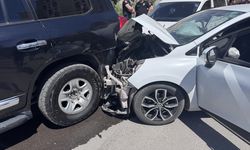 Şırnak'ta iki otomobilin çarpıştığı kazada 3 kişi yaralandı