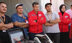 TEKNOFEST Yönetim Kurulu Başkanı Bayraktar, İKA Yarışması'nda öğrencilerle buluştu