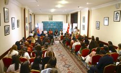 Türk sinema oyuncuları Azerbaycan'da öğrencilerle buluştu
