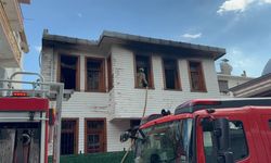 Üsküdar'da ahşap bir yapıda çıkan yangında bazı çocuklar dumandan etkilendi