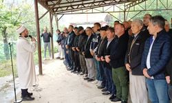 Zonguldak'ta bıçaklanarak öldürülen kadının cenazesi Karabük'te defnedildi