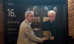 16. Uluslararası İstanbul Şiir ve Edebiyat Festivali'nde onur ödülleri verildi