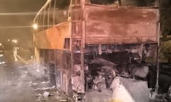 Adana'da seyir halindeki yolcu otobüsü yandı