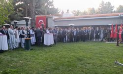 Afganistan'ın başkenti Kabil'de Cumhuriyet'in 102. yılı kutlandı