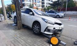 Afyonkarahisar'da iki otomobilin çarpıştığı kazada 7 kişi yaralandı