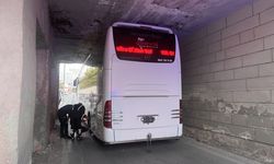 Ağrı 1970 SK takım otobüsü Kayseri'de alt geçitte sıkıştı