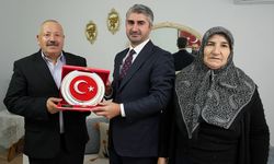 Aile ve Sosyal Hizmetler Bakan Yardımcısı Tarıkdaroğlu, İzmir'de şehit ailesini ziyaret etti