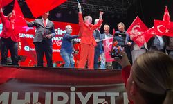 Antalya'da 29 Ekim Cumhuriyet Bayramı dolayısıyla fener alayı düzenlendi