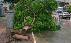 Antalya'da sağanak ve dolu hayatı olumsuz etkiledi
