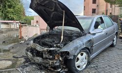 Aydın'da seyir halindeyken yanan otomobil kullanılamaz hale geldi
