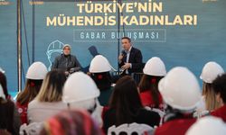 Bakan Bayraktar, Gabar'da Türkiye'nin farklı illerinden gelen 73 kadın mühendisle buluştu
