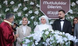 Bakan Göktaş, Bursa'da evlilik kredisi desteğinden faydalanan çiftin nikah şahidi oldu