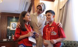 Bakan Göktaş, Bursa'da TEKNOFEST 2025 birincisi görme engelli kardeşleri tebrik etti