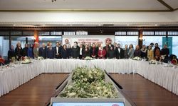 Bakan Göktaş, sosyal medya düzenlemesi için STK temsilcileriyle bir araya geldi: