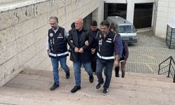 Balıkesir'de 3 kişiyi öldüren cezaevi firarisine iş verdiği iddia edilen 3 zanlı adliyede