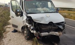 Balıkesir'de öğrenci servisiyle otomobilin çarpıştığı kazada 2 kişi öldü, 8 kişi yaralandı