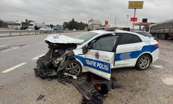 Balıkesir'de polis aracıyla çarpışan otomobilin sürücüsü hastanede öldü