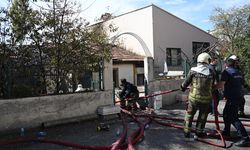 Başkentte çıkan yangında bir gecekondu kullanılamaz hale geldi