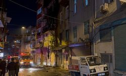 Beyoğlu'nda apartmanda çıkan yangında mahsur kalan 6 kişi kurtarıldı