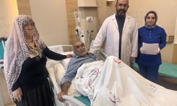 Bidondakinin benzin olduğunu ateşle anlamaya çalışınca az daha bacağından olacaktı