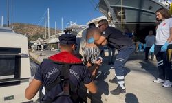 Bodrum açıklarında gezi teknesinde yaralanan kişiye tıbbi tahliye yapıldı
