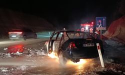 Burdur'da çıkan yangında otomobil kullanılamaz hale geldi