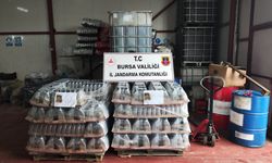 Bursa'da jandarma operasyonunda 12 bin 750 litre motor ve hidrolik yağ ele geçirildi