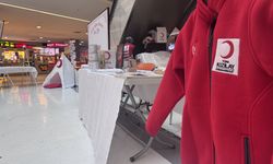 Bursa'da kurulan Kızılay Haftası Sokağı'nda çocuklara iyilik ve dayanışma öğretiliyor