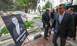 CHP Genel Başkanı Özel'den Ferdi Zeyrek'in kabrine ziyaret