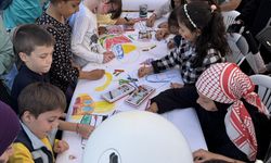Çocukların Gazze'ye ilişkin resimleri Eminönü'ndeki sergide gösterildi