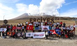 Cumhuriyetin kuruluşunun 102. yılında Erciyes'e zirve tırmanışı